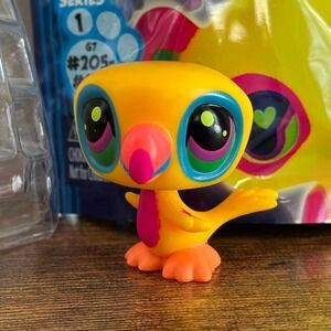 New Littlest Pet Shop LPS 208 Black Light Toucan Bird Yellow Blue Pink Glow